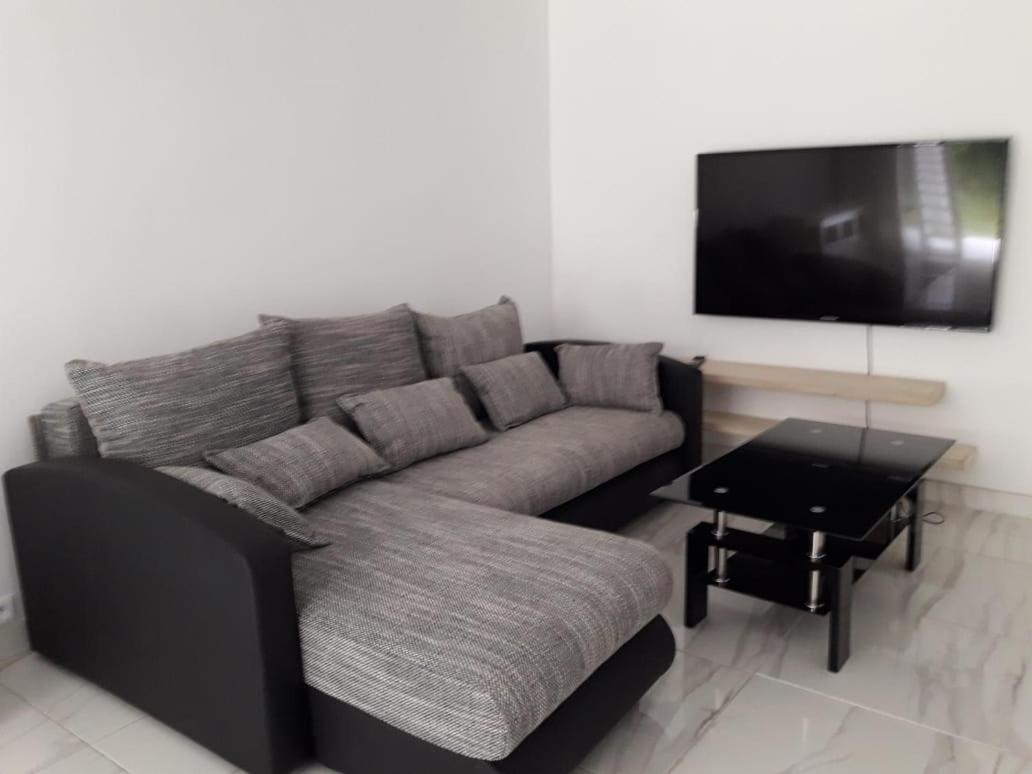 Jona Apt Ламантен Экстерьер фото